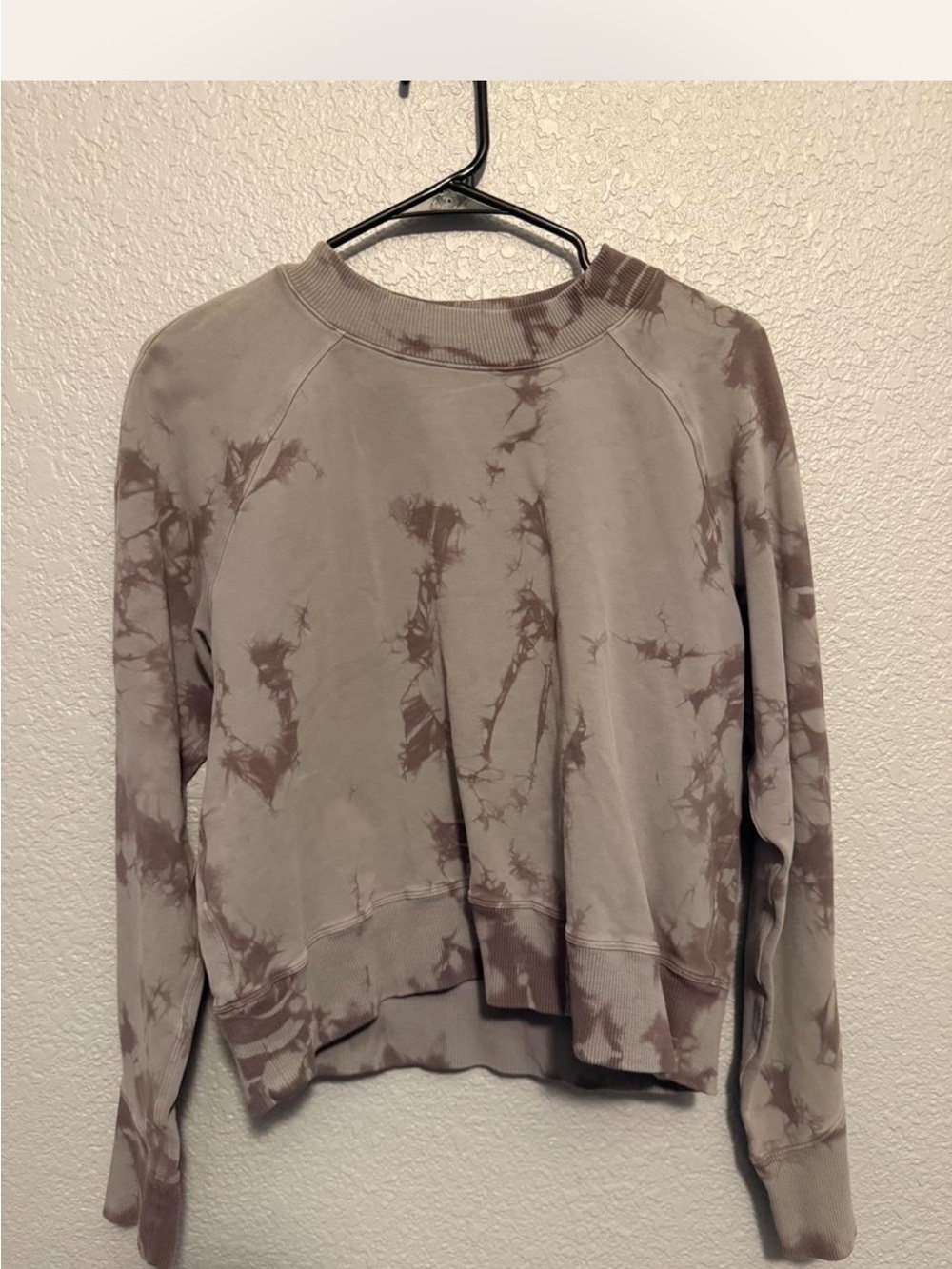 Lululemon- long sleeve shirt size 6 ( no size tag )